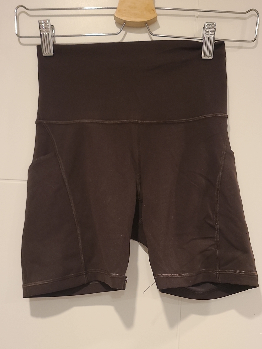 Lululemon Wunder Train Shorts Size 4 Espresso